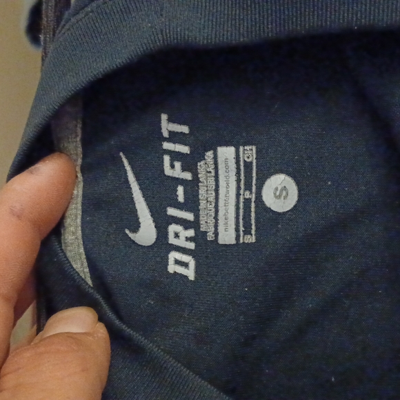 Nike dri fit size small - Picture 2 of 2